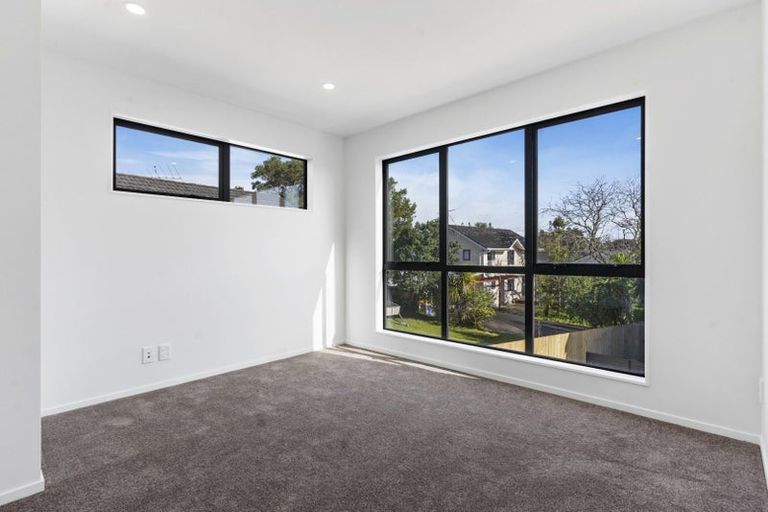 Photo of property in 8b Tahinga Street, Northcote, Auckland, 0627