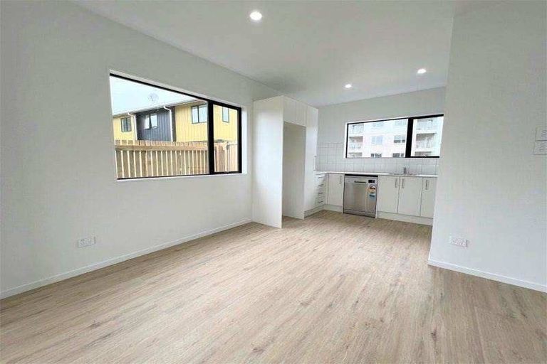 Photo of property in 35 Eileen Newey Place, Henderson, Auckland, 0612