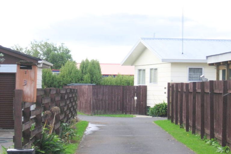 Photo of property in 1/3 Silverstone Place, Henderson, Auckland, 0612