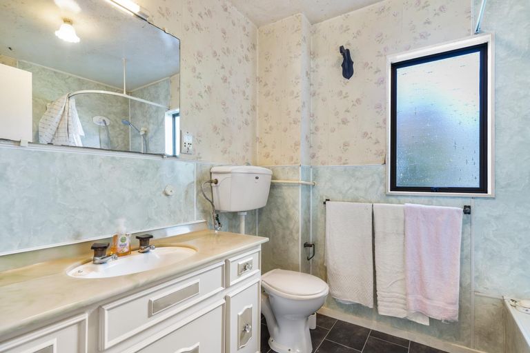 Photo of property in 8 Taihiki Road, Clarks Beach, 2122