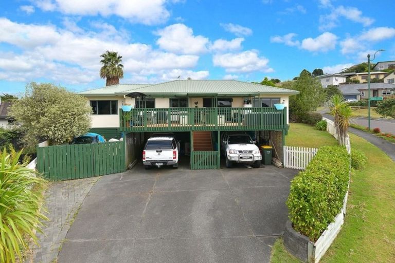 Photo of property in 11 Cabeleigh Drive, Helensville, 0800