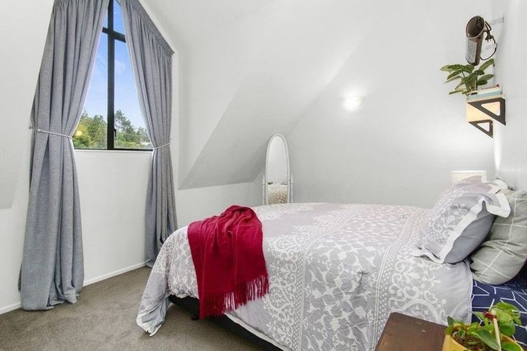 Photo of property in 1 Avonlea Grove, Belmont, Lower Hutt, 5010