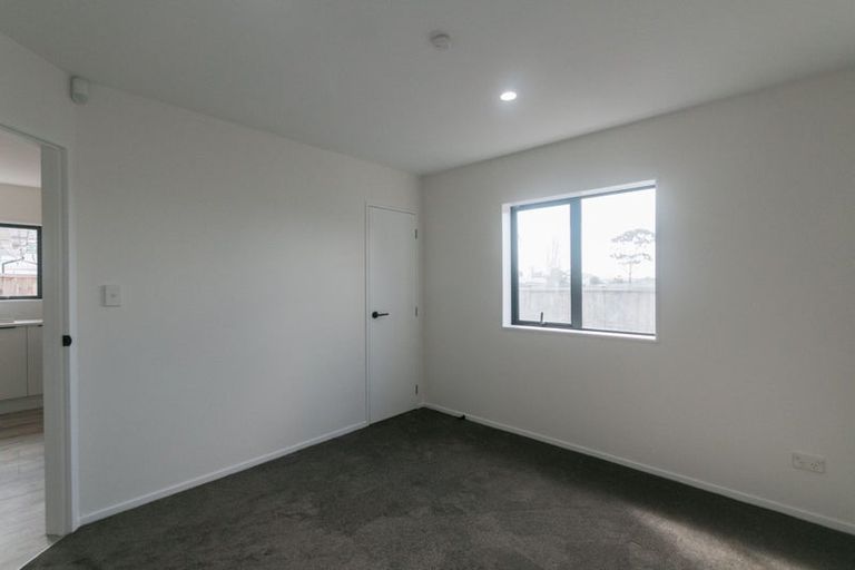 Photo of property in 17e Martin Place, Kelston, Auckland, 0602