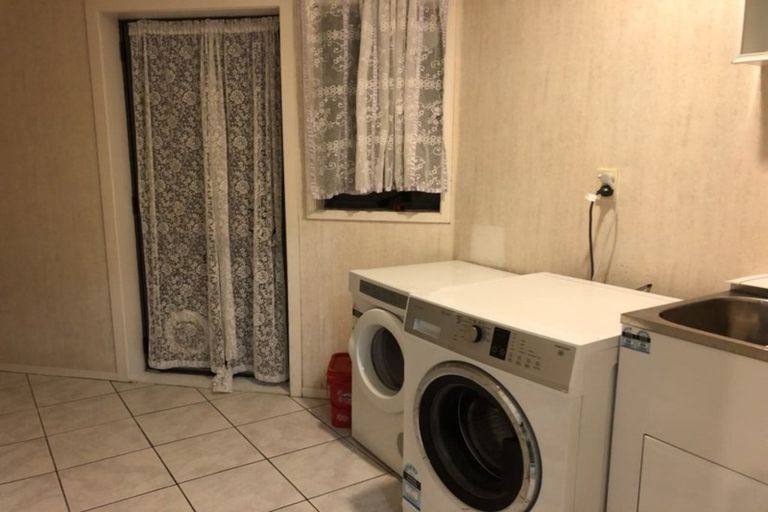 Photo of property in 28 Bayside Drive, Browns Bay, Auckland, 0630