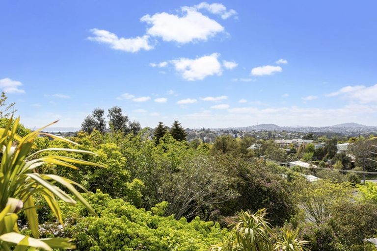 Photo of property in 110 Takahe Road, Titirangi, Auckland, 0604