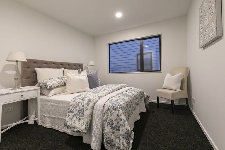 Photo of property in 2 Paparahi Place, Wainui, Silverdale, 0992