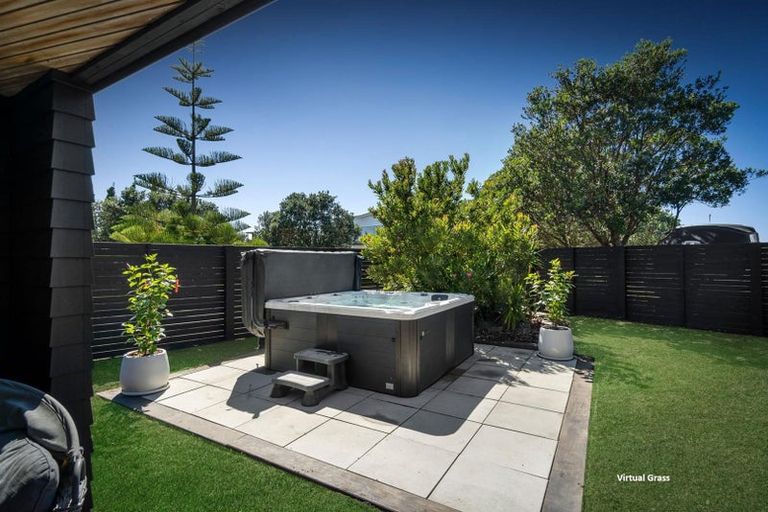 Photo of property in 35 Lagoon Way, Omaha, 0986