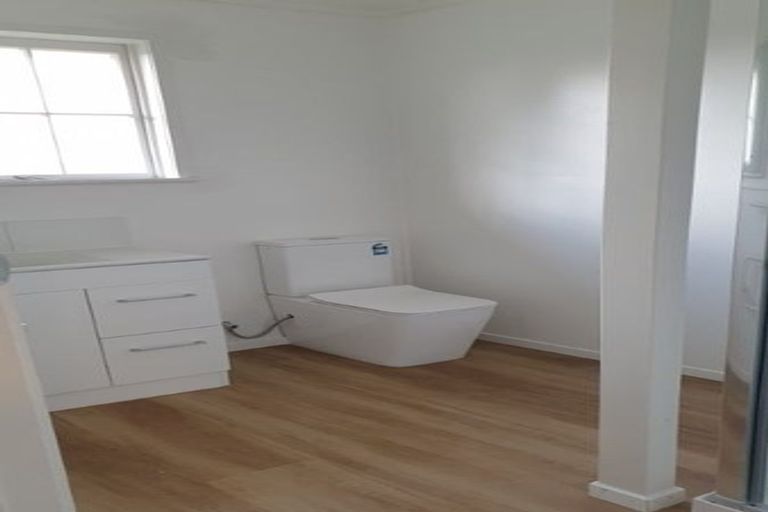 Photo of property in 14 Easton Park Parade, Glenfield, Auckland, 0629