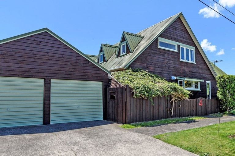 Photo of property in 4 Smith Road, Merrilands, New Plymouth, 4312