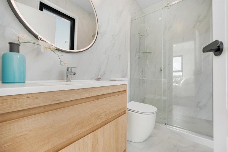 Photo of property in 25 Whakairo Crescent, Gulf Harbour, Whangaparaoa, 0930