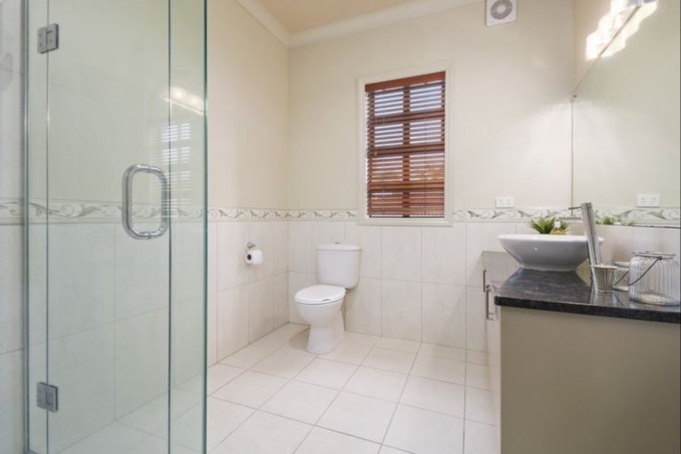 Photo of property in 33 Point View Drive, East Tamaki Heights, Auckland, 2016