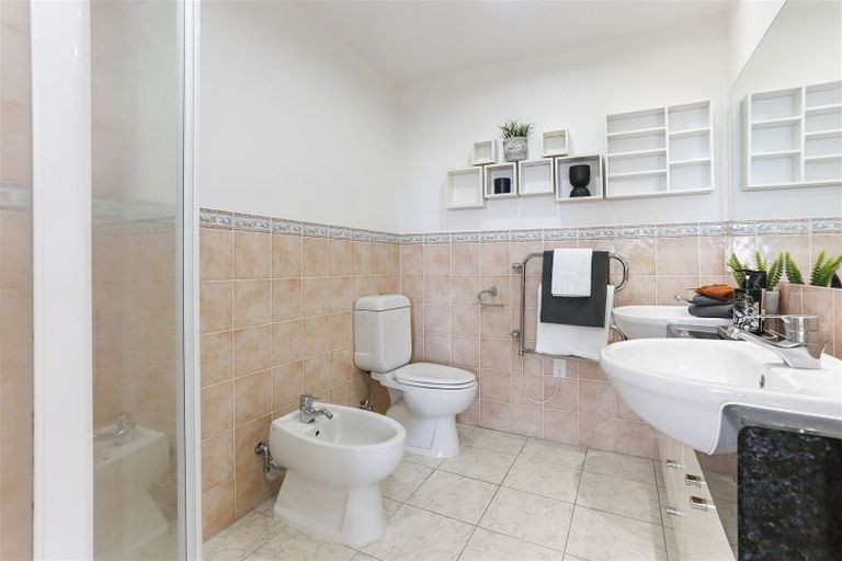 Photo of property in 4a/175 Hurstmere Road, Takapuna, Auckland, 0622