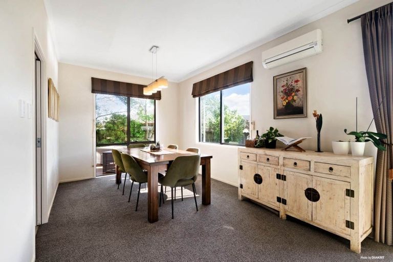 Photo of property in 8 Seamount Drive, Red Beach, 0932