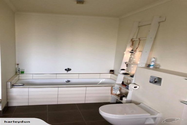 Photo of property in 16 Curnow Way, Kaiwharawhara, Wellington, 6035