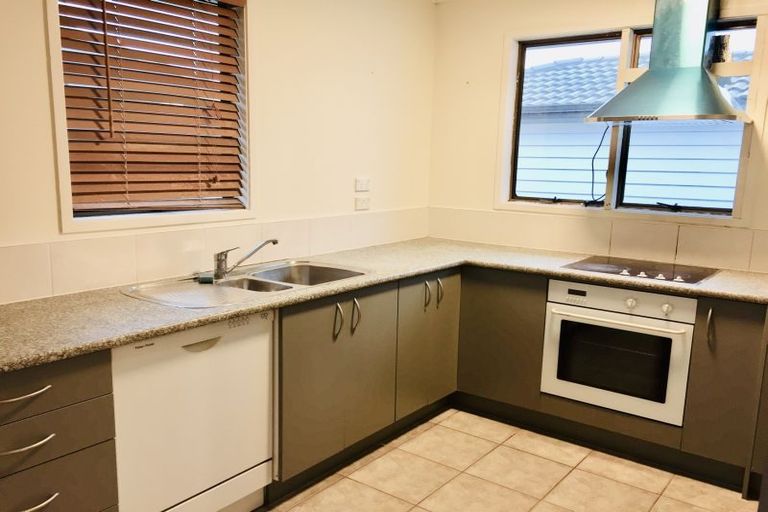 Photo of property in 61a Sunset Road, Totara Vale, Auckland, 0632