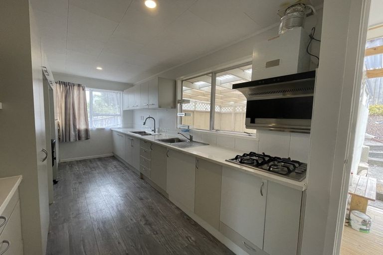 Photo of property in 14 Erica Road, Sunnynook, Auckland, 0620