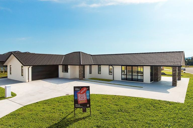 Photo of property in 2 Glennron Lane, Waiuku, 2123