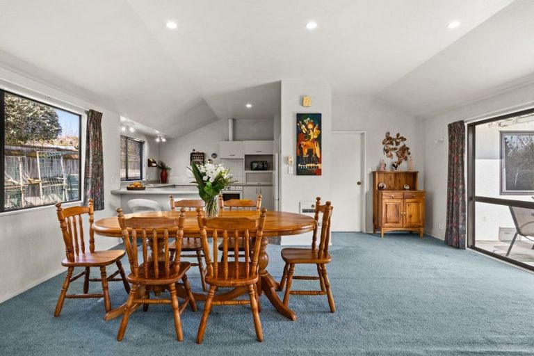 Photo of property in 12 Kingsgate Row, Havelock North, 4130