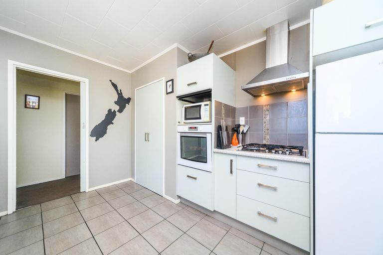 Photo of property in 2 Cecil Place, Cloverlea, Palmerston North, 4412