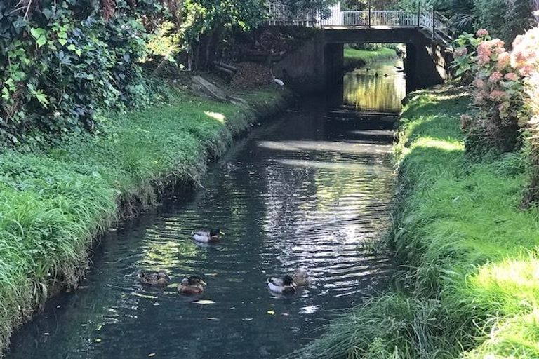 Photo of property in 27 Wai-iti Crescent, Woburn, Lower Hutt, 5010