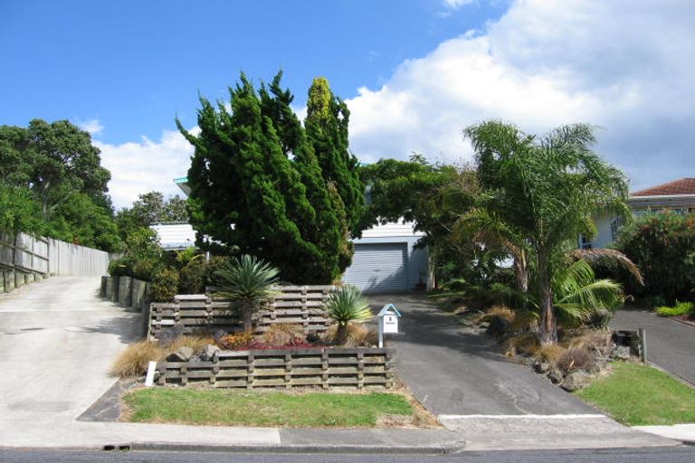 Photo of property in 2 Holt Avenue, Torbay, Auckland, 0630