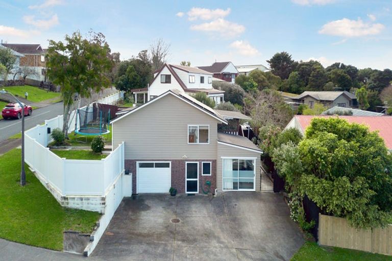 Photo of property in 1 Riesling Place, Henderson, Auckland, 0612