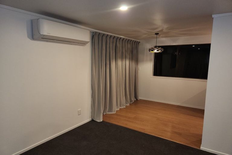 Photo of property in 2/84a Avonleigh Road, Green Bay, Auckland, 0604