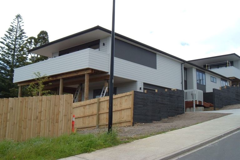 Photo of property in 1 Mataki Way, Glen Eden, Auckland, 0602
