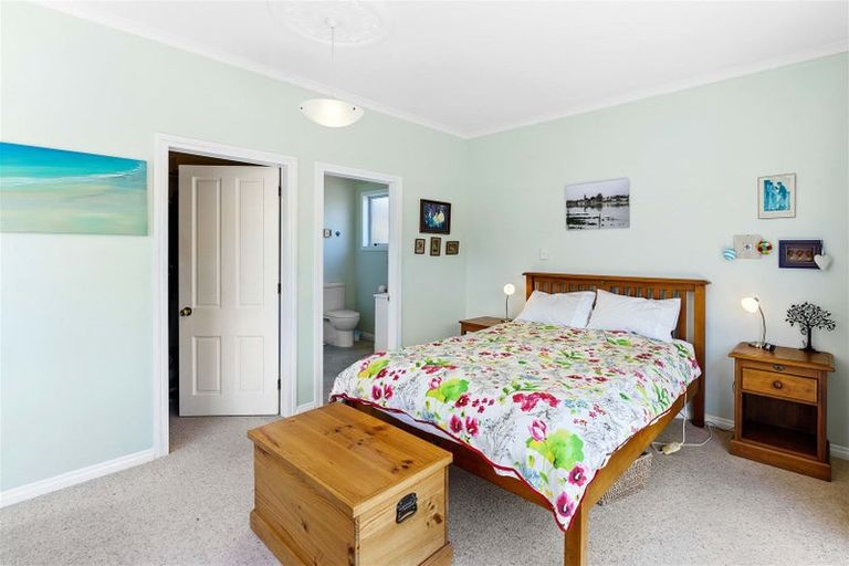 Photo of property in 121 Belvedere Avenue, Waikanae, 5036