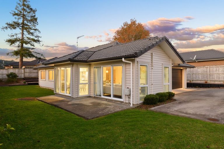 Photo of property in 12 Lockyer Road, Kumeu, 0810