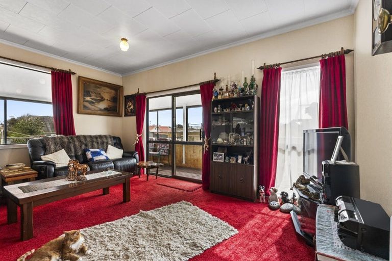 Photo of property in 12 Dunn Street, Egmont Village, 4372