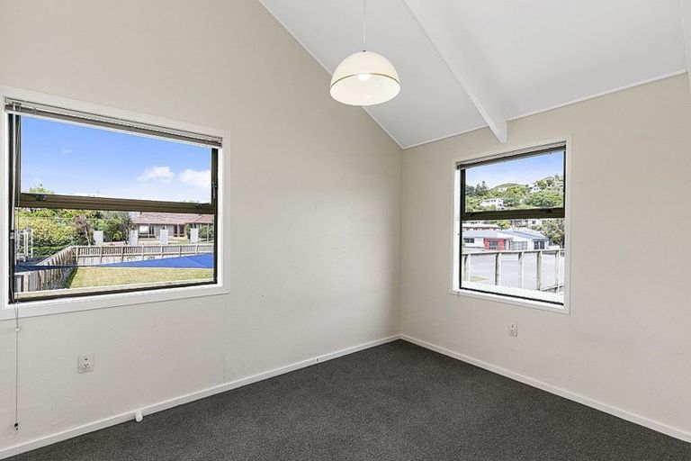 Photo of property in Lynbrae Court Flats, 22/4 Dr Taylor Terrace, Johnsonville, Wellington, 6037