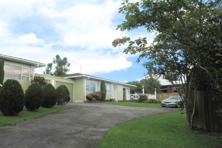 Photo of property in 1/7 Tromie Place, Highland Park, Auckland, 2010