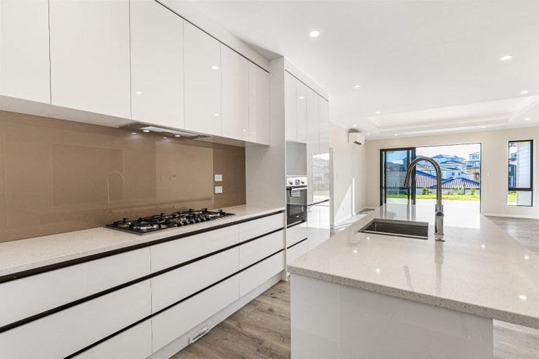 Photo of property in 16 Captain Rings Drive, Papakura, 2110