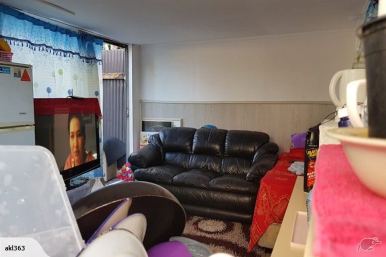 Photo of property in 363 Roscommon Road, Clendon Park, Auckland, 2103