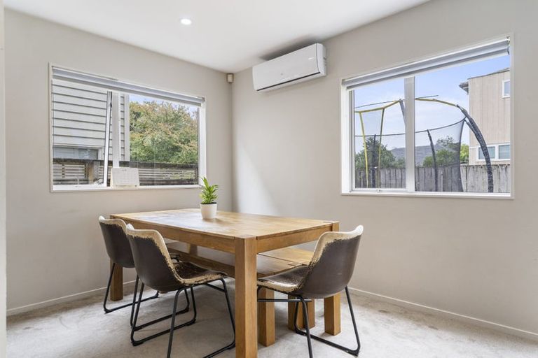 Photo of property in 4/45a Swanson Road, Henderson, Auckland, 0610