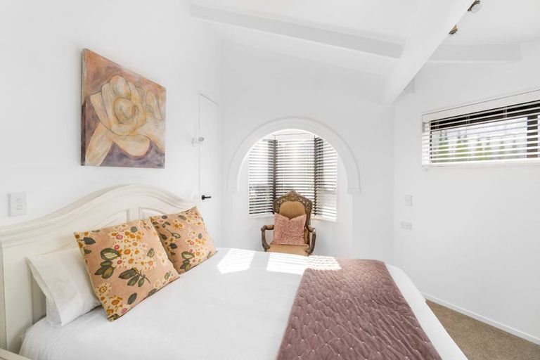 Photo of property in 19 Zita Avenue, Matakatia, Whangaparaoa, 0930