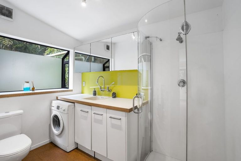 Photo of property in 40 Lone Kauri Road, Karekare, New Lynn, 0772