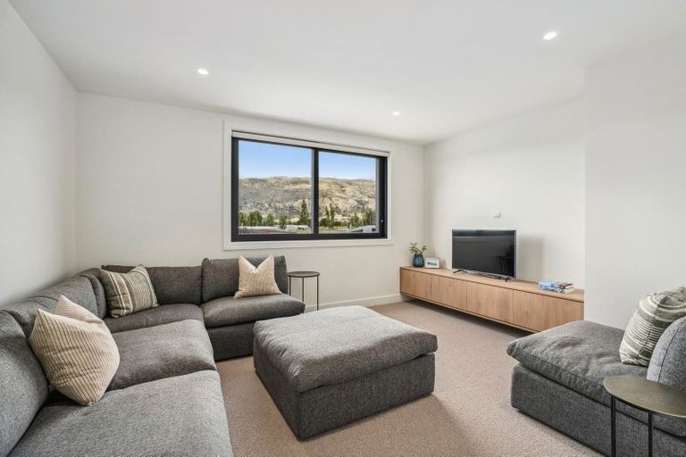 Photo of property in 27 Rubus Street, Wanaka, 9382