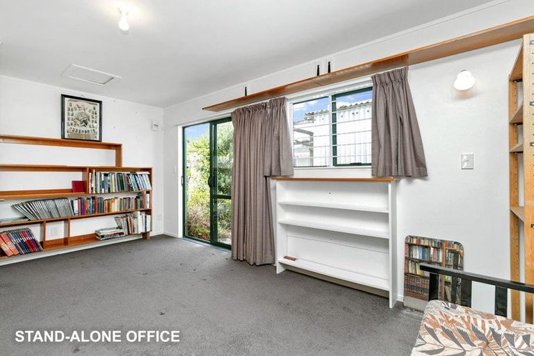 Photo of property in 16 Koru Street, Mangere Bridge, Auckland, 2022
