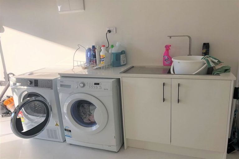 Photo of property in 52a Waipani Road, Te Atatu Peninsula, Auckland, 0610