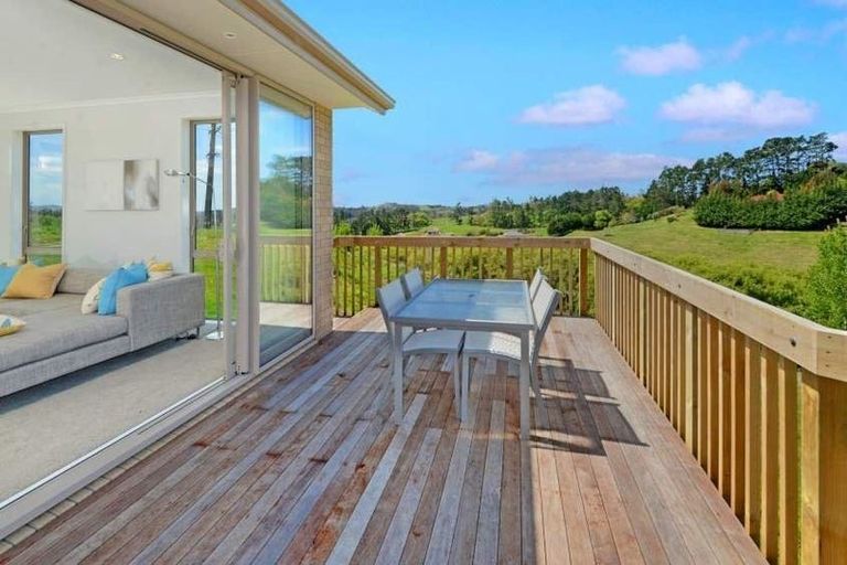 Photo of property in 262 Spur Road, Stillwater, Silverdale, 0993