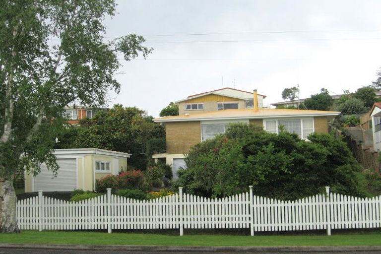 Photo of property in 56 Omokoroa Road, Omokoroa, 3114