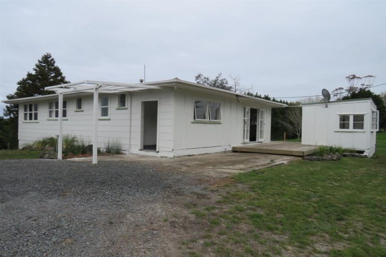 Photo of property in 431 Matakohe Road West, Matakohe, 0594