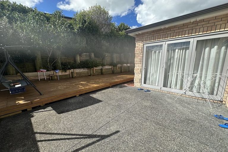Photo of property in 8 Horizon View Road, Oteha, Auckland, 0632