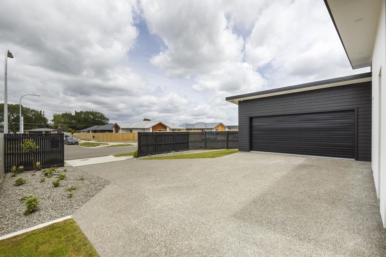 Photo of property in 5 Freedom Drive, Kelvin Grove, Palmerston North, 4414
