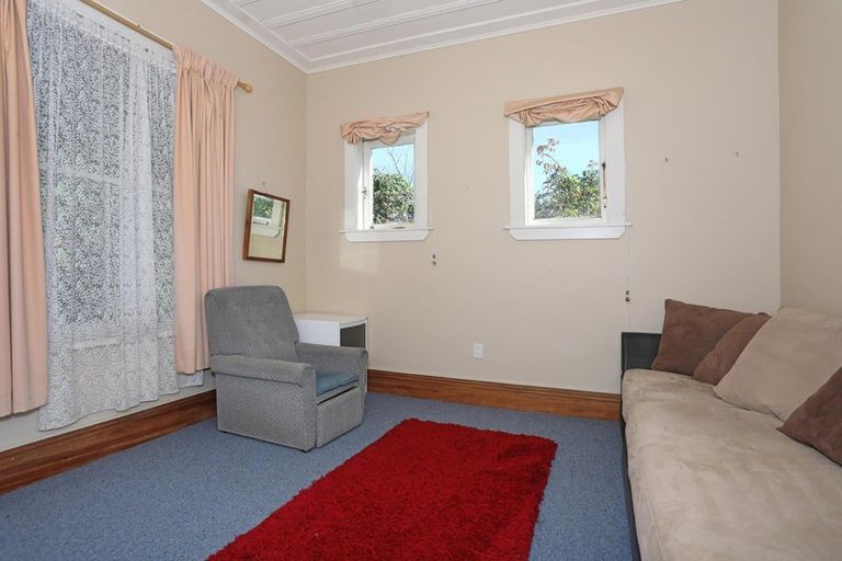 Photo of property in 6 George Street, Ohingaiti, Hunterville, 4785