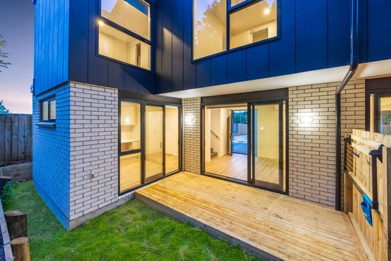 Photo of property in 38a Cascades Road, Pakuranga Heights, Auckland, 2010