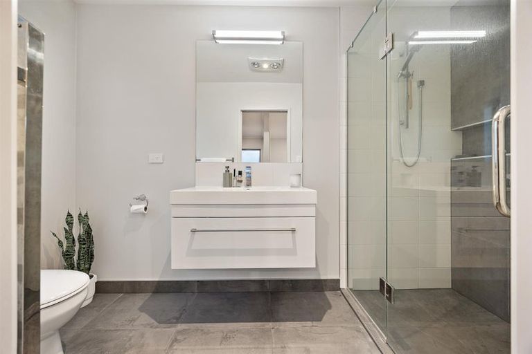 Photo of property in 8 Sir Lincoln Drive, Kumeu, 0810