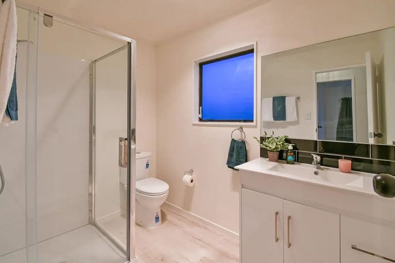 Photo of property in 1/14 Hatherley Place, Clendon Park, Auckland, 2103